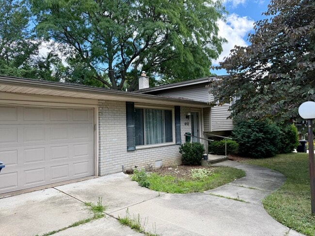 Building Photo - 612 Leona Dr