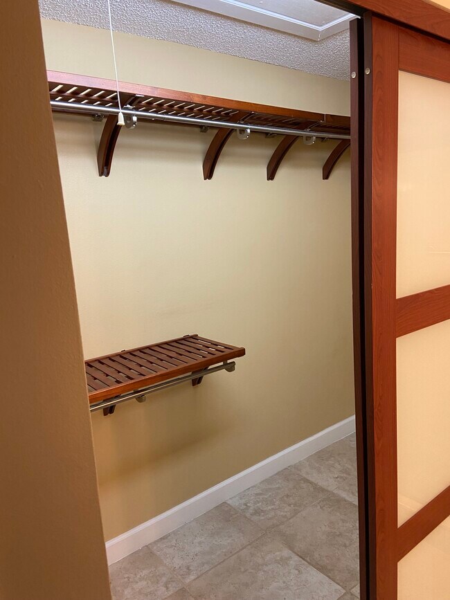 Building Photo - 706 SE 2nd Ave