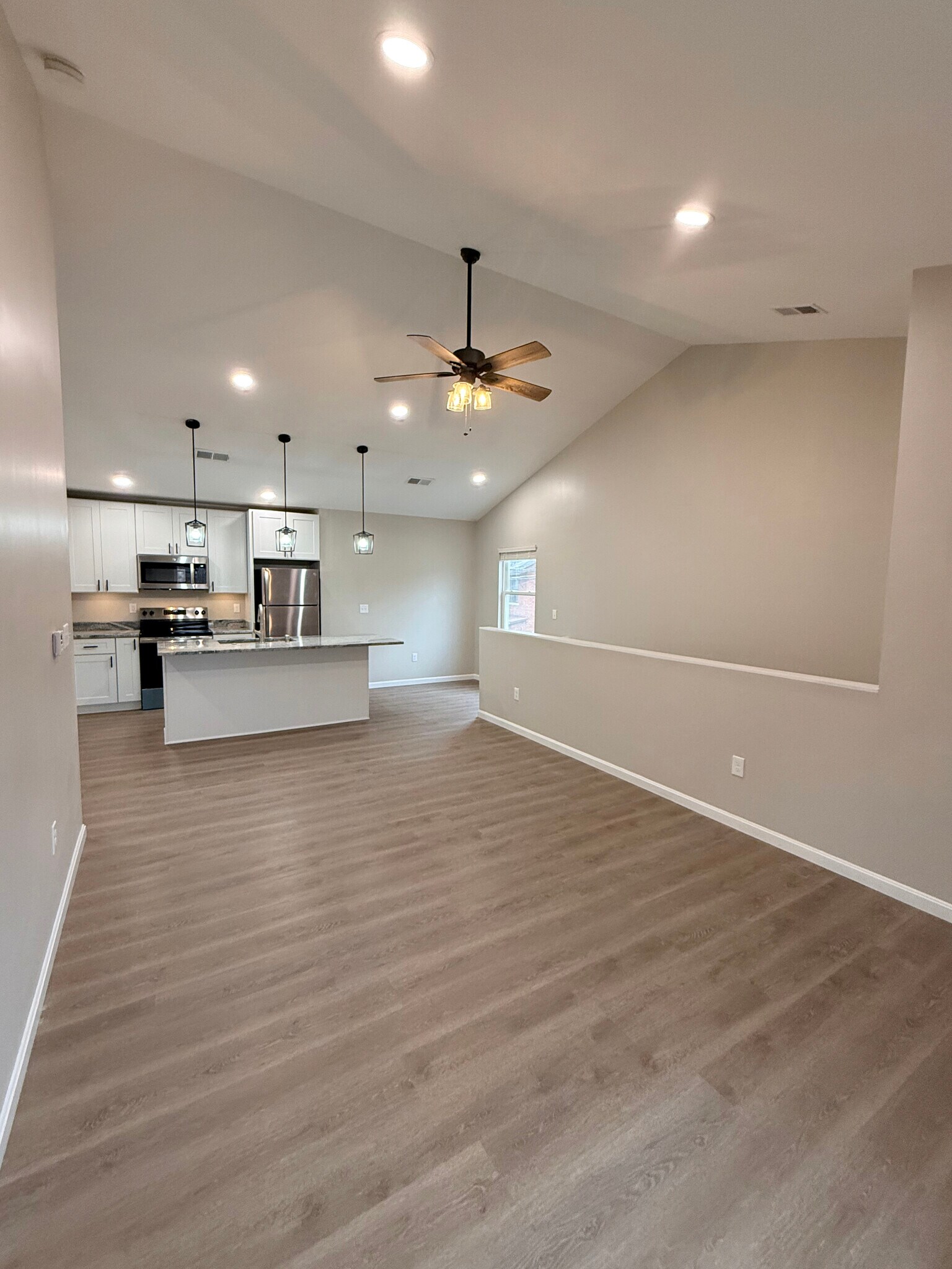 Building Photo - 737 Oak St