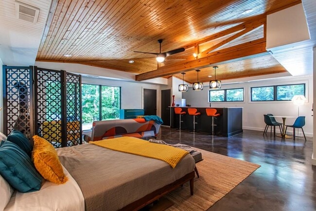 Building Photo - 1904 Lenox Rd NE