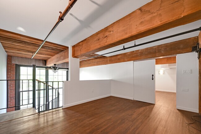 Building Photo - 384 Trenton Ave