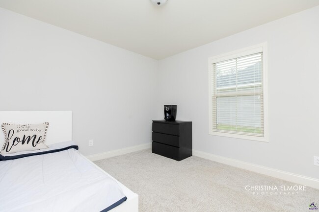 Building Photo - 214 Creek Ridge Dr