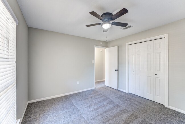 Building Photo - 15914 Timber Valley Dr