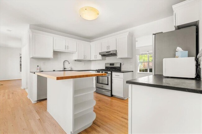 Building Photo - 11190 Abbotts Station Dr