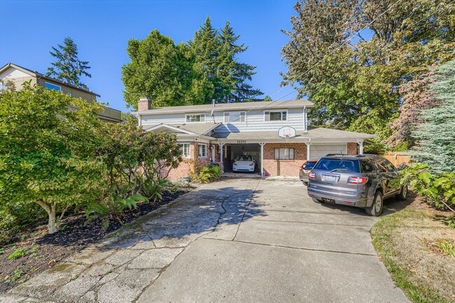 Building Photo - Bitter Lake Home