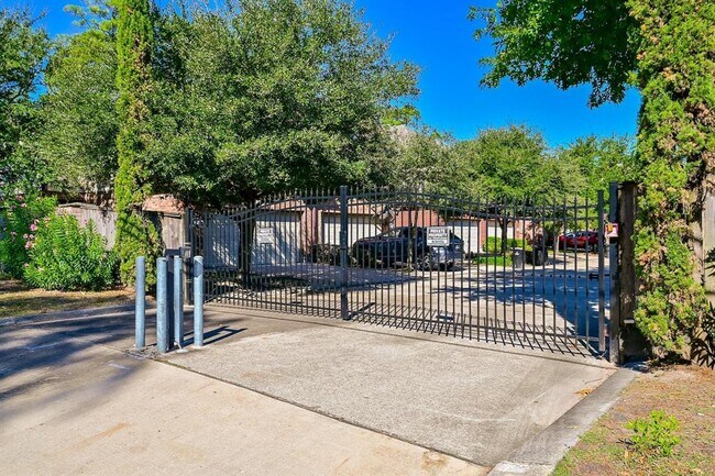 Building Photo - 5203 Brinkman Ct