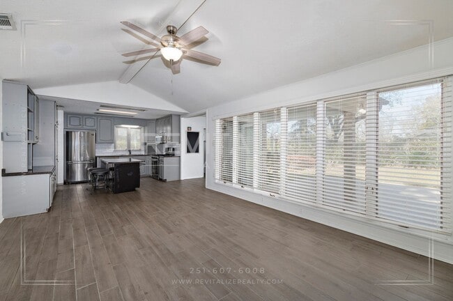 Building Photo - Immaculate 3BR / 2BA Home in Carriage Hills