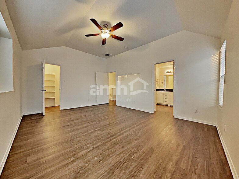Building Photo - 1126 Deer Pass Drive