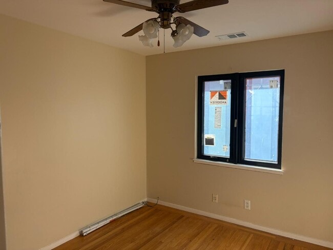 Building Photo - 616 Manzanita Ave