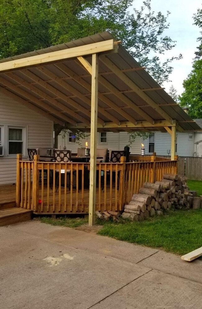 Building Photo - 3 Bedroom Single-Family Home