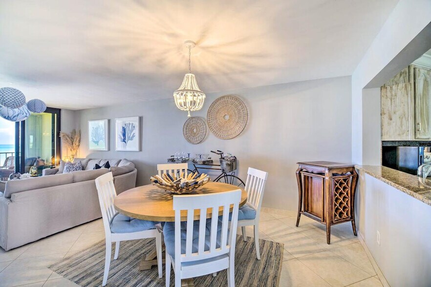 Building Photo - 4250 N Hwy A1A