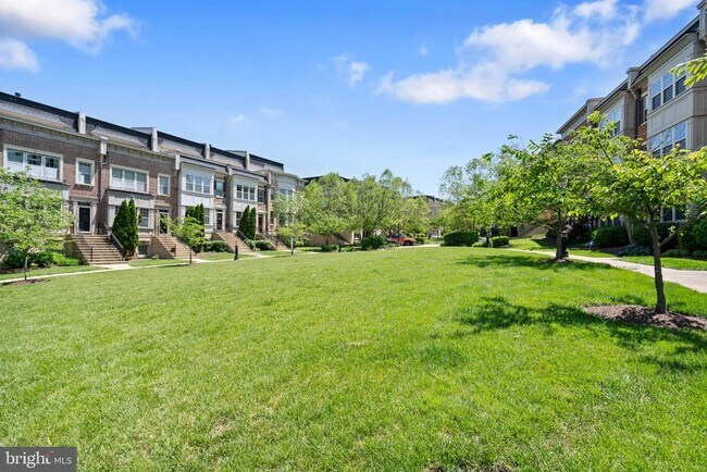 Building Photo - 500 Overlook Park Dr