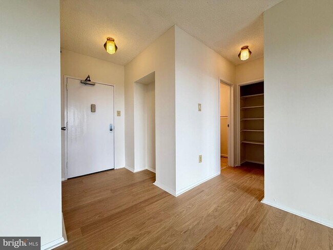 Building Photo - 4141 Henderson Rd