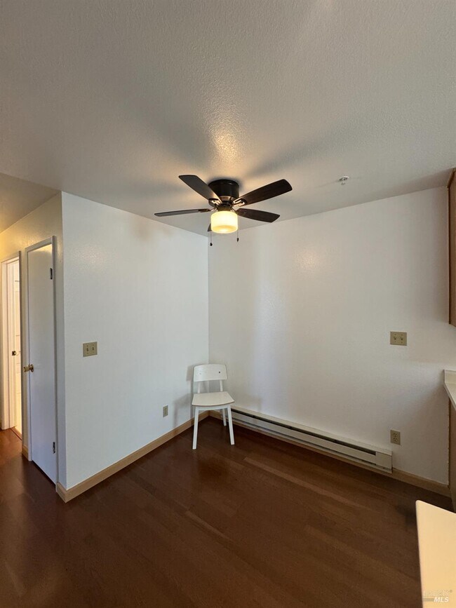 Building Photo - 375 Lighthouse Dr