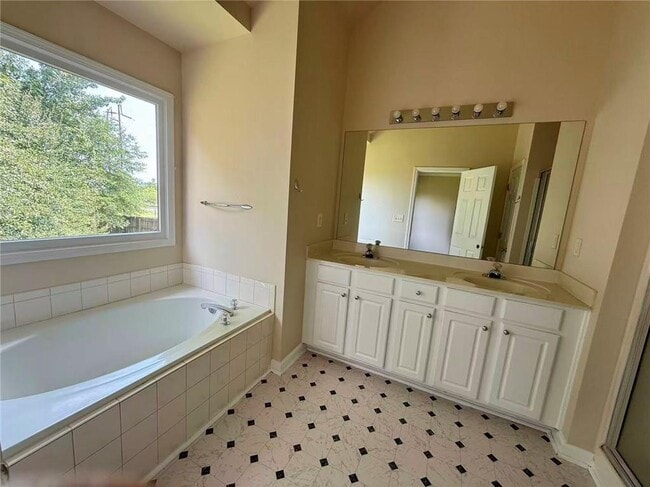 Building Photo - 5530 Huntington Mist Dr