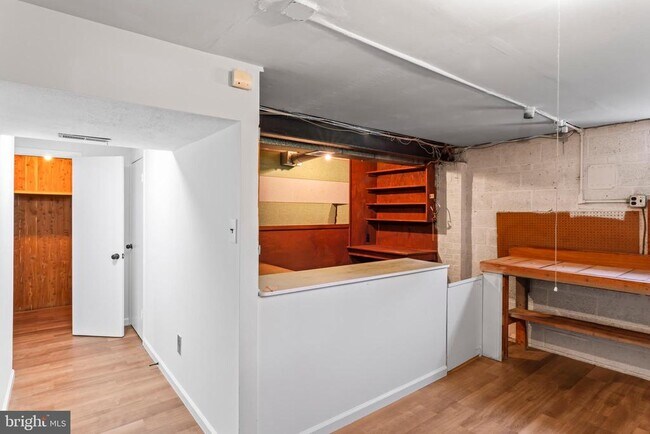 Building Photo - 2521 Fairhill Dr
