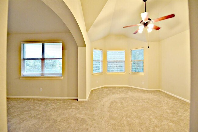 Building Photo - 15520 Interlachen Dr