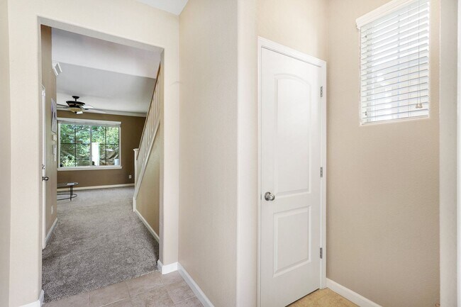 Building Photo - *MOVE IN SPECIAL: $500 OFF FIRST MONTH RENT* 3 BED 2.5 BATH TOWNHOME IN THE VILLAGES OF SHASTA VI...