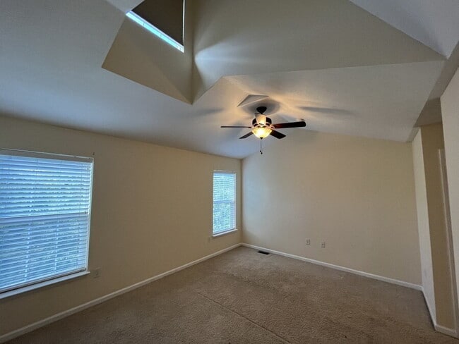 Building Photo - 39 Grandview Dr