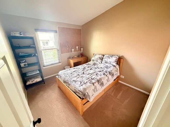 Building Photo - 1219 Huntington Dr