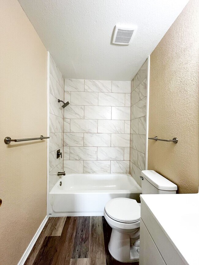 Building Photo - 4501 Jeff Scott Dr