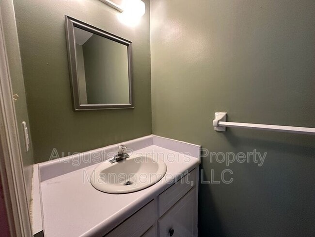 Building Photo - 2448 Riverlook Dr