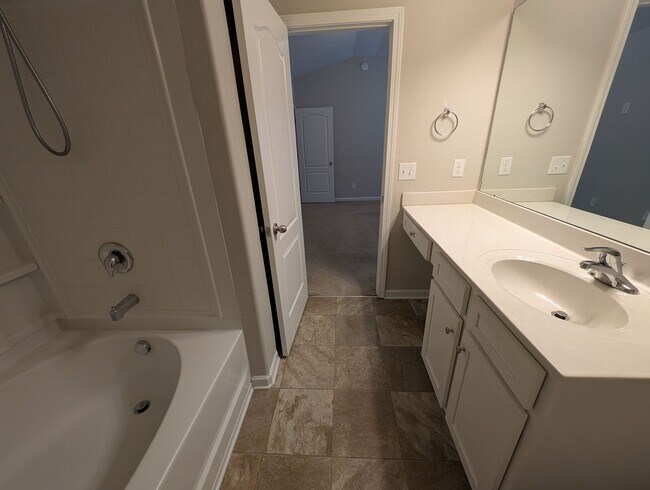 Building Photo - Spacious Townhome in Kingstree!