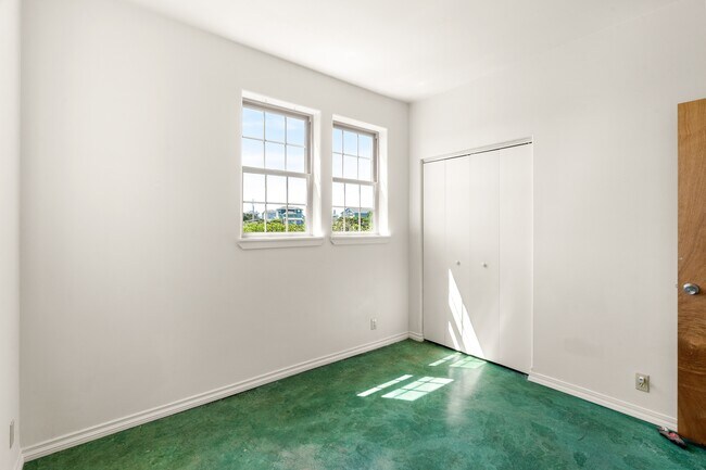 Building Photo - 1140 Ocean Shores Blvd SW