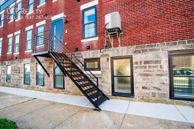 Building Photo - 129 S 49th St