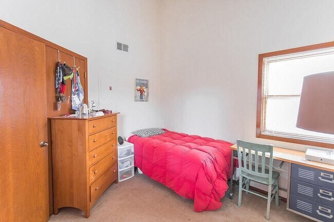 Building Photo - 2960 Shadow Creek Dr