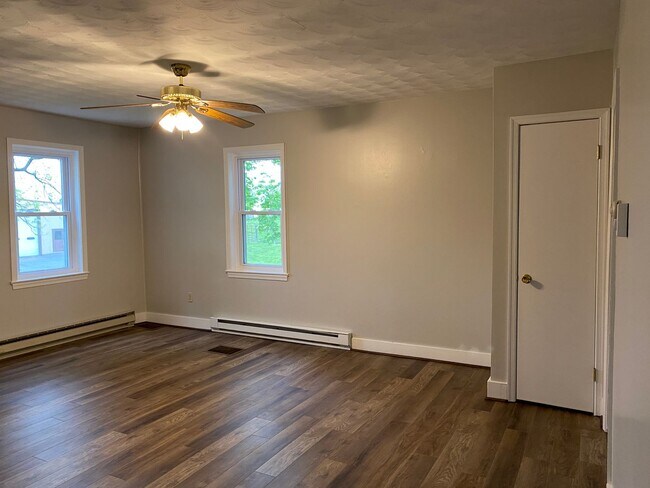 Building Photo - Coming soon! 4 Bedroom Farmhouse for Rent in Shippensburg