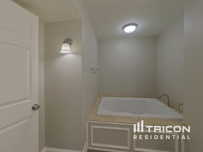 Building Photo - 7724 Grassland Dr