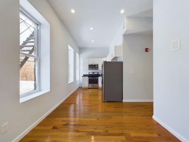 Building Photo - 137 Monticello Ave