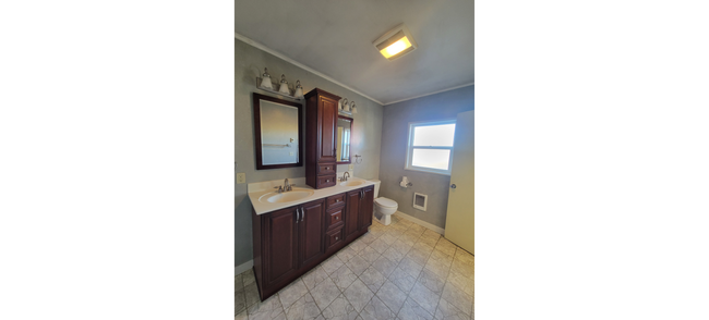 Building Photo - Secluded Country Living