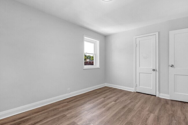 Building Photo - PENDING - Newly Renovated 3 Bedroom 2 Bathroom in