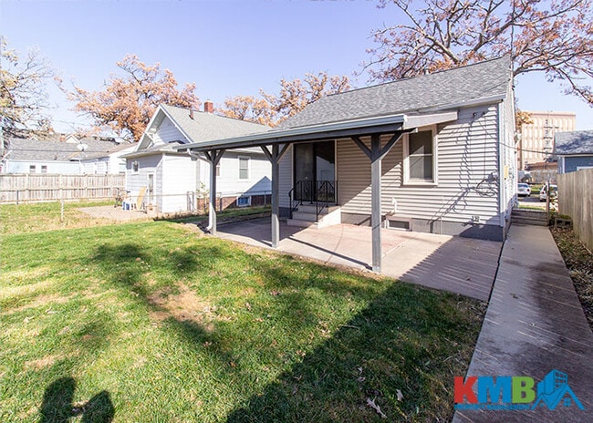 Building Photo - 839 14th St NE