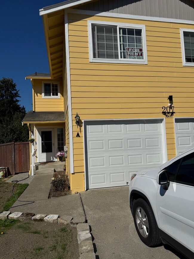 Building Photo - 207 Kansas St SW