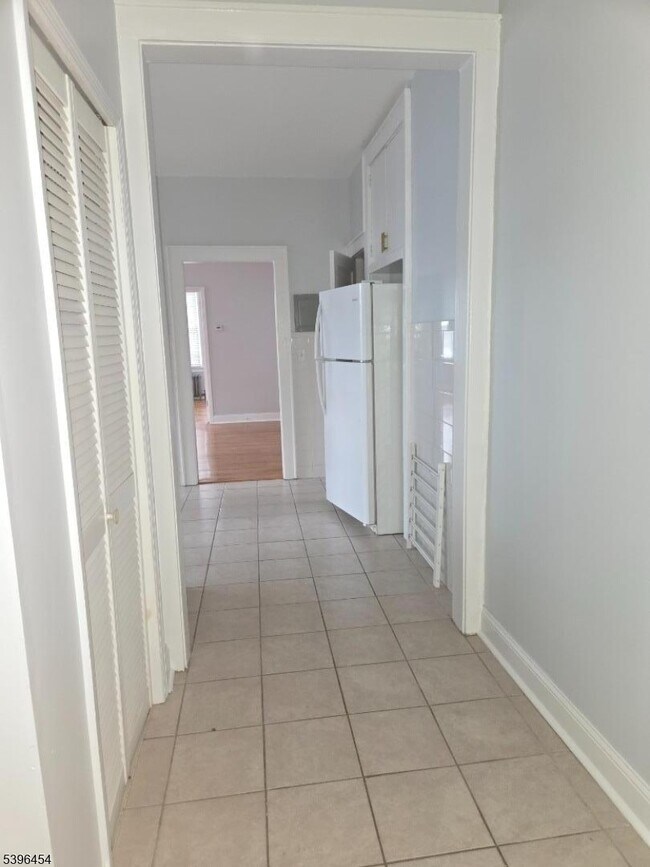 Building Photo - 292 Leslie St