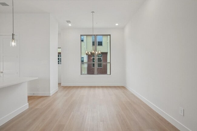 Building Photo - 13351 Goodland St