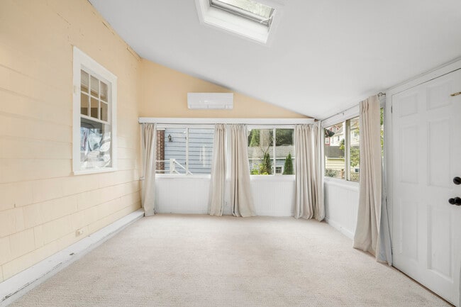 Building Photo - 467 Pelhamdale Ave