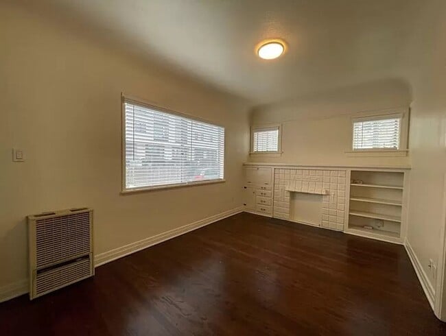 Building Photo - Amazing 1 Bedroom Cottage in the Heart of University Heights