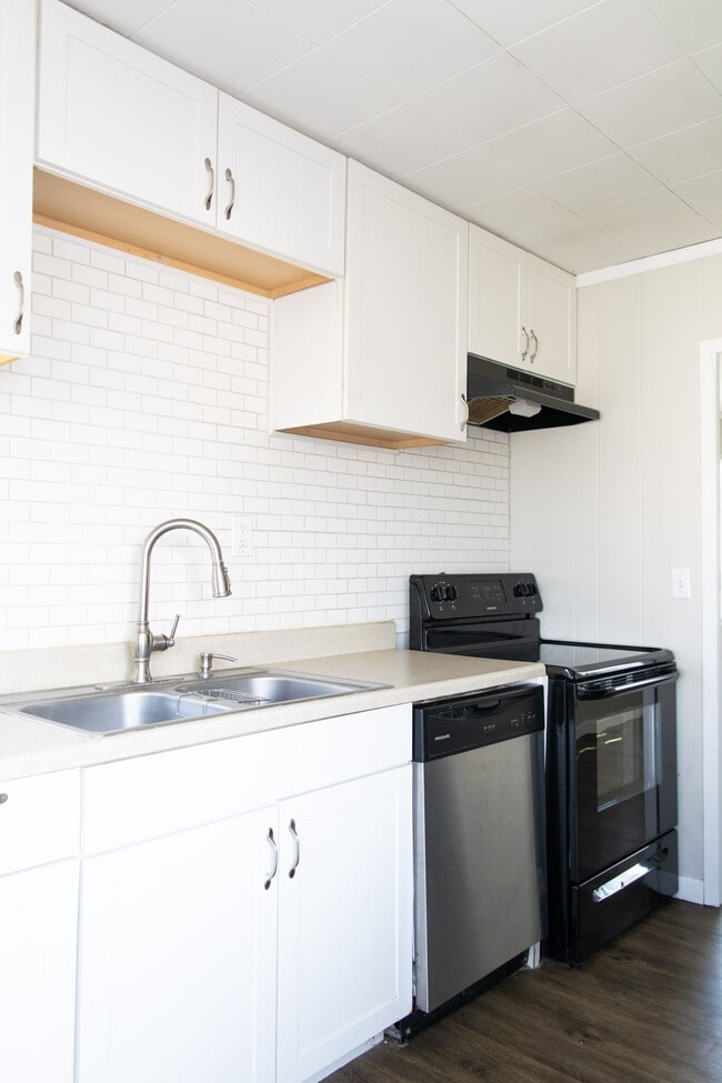 Building Photo - 2373 Vale Dr