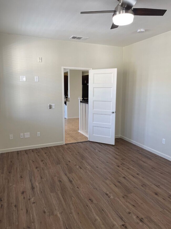 Building Photo - Modern 2-Bedroom Condo with Solar in the H...