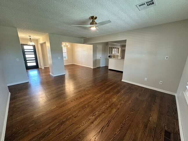 Building Photo - For Rent: Upgraded 3 Bed, 2.5 Bath Home in...