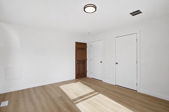 Building Photo - 35942 Vinewood St
