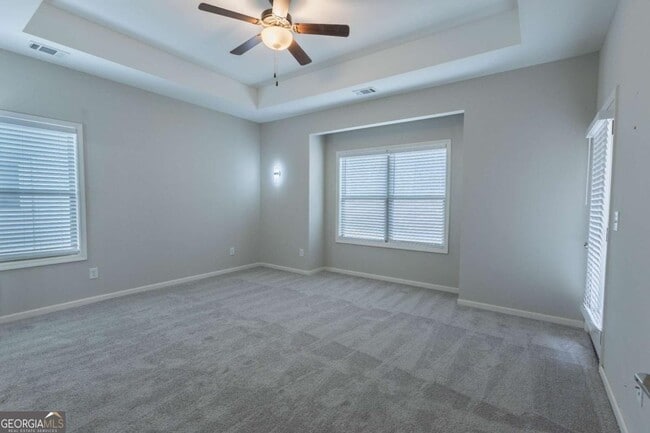 Building Photo - 214 Oakwood Dr