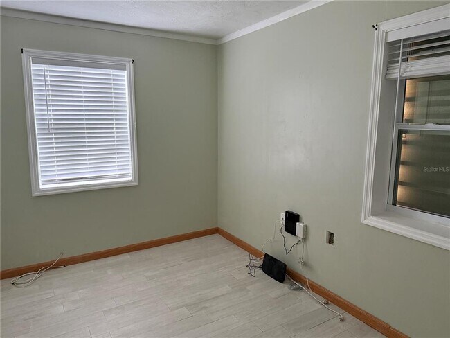 Building Photo - 4423 Crestwood Dr N