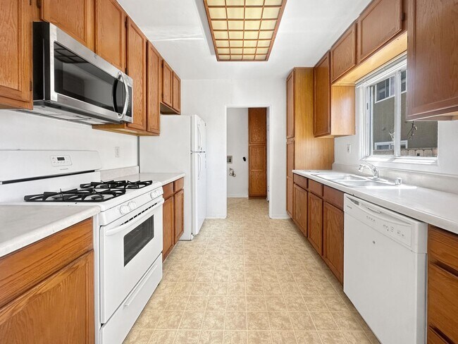 Building Photo - 3 Bedroom House in North Park!