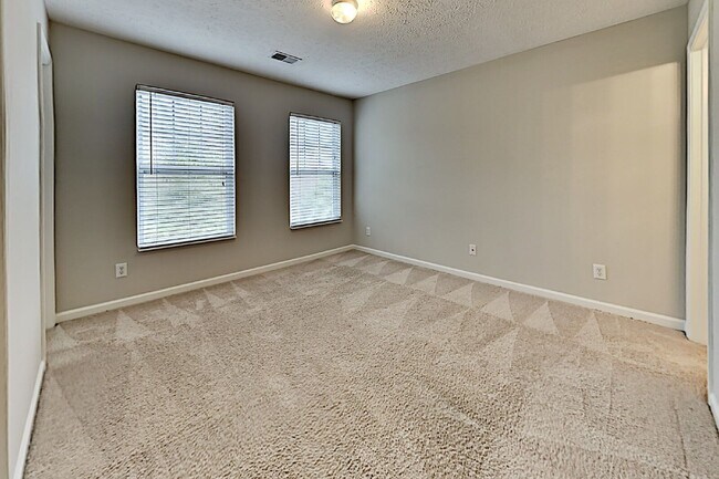 Building Photo - 213 Shadow Glen Dr