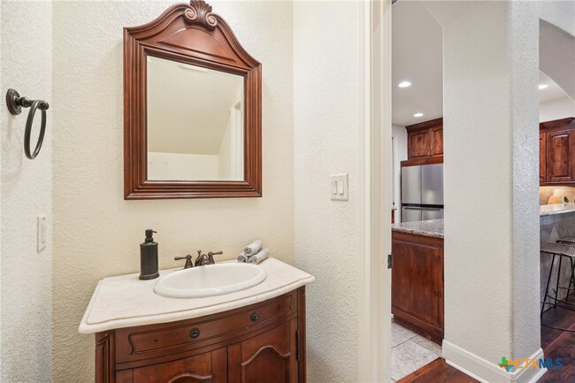 Building Photo - 2622 Fairwood Dr